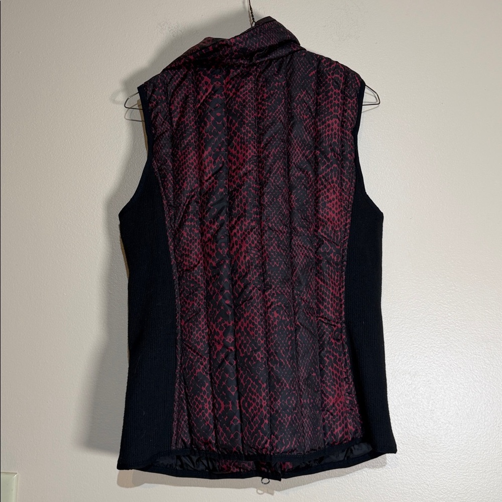 Harley-Davidson Black and Burgundy Patterned Sleeveless Puffer Vest - Picture 6 of 6